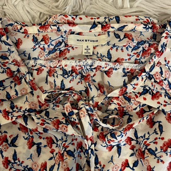 Max Studio | Flutter Sleeve Top - Picture 4 of 12